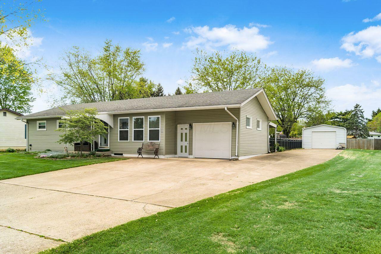 Property Photo: 220 Meadow Drive OH 43113