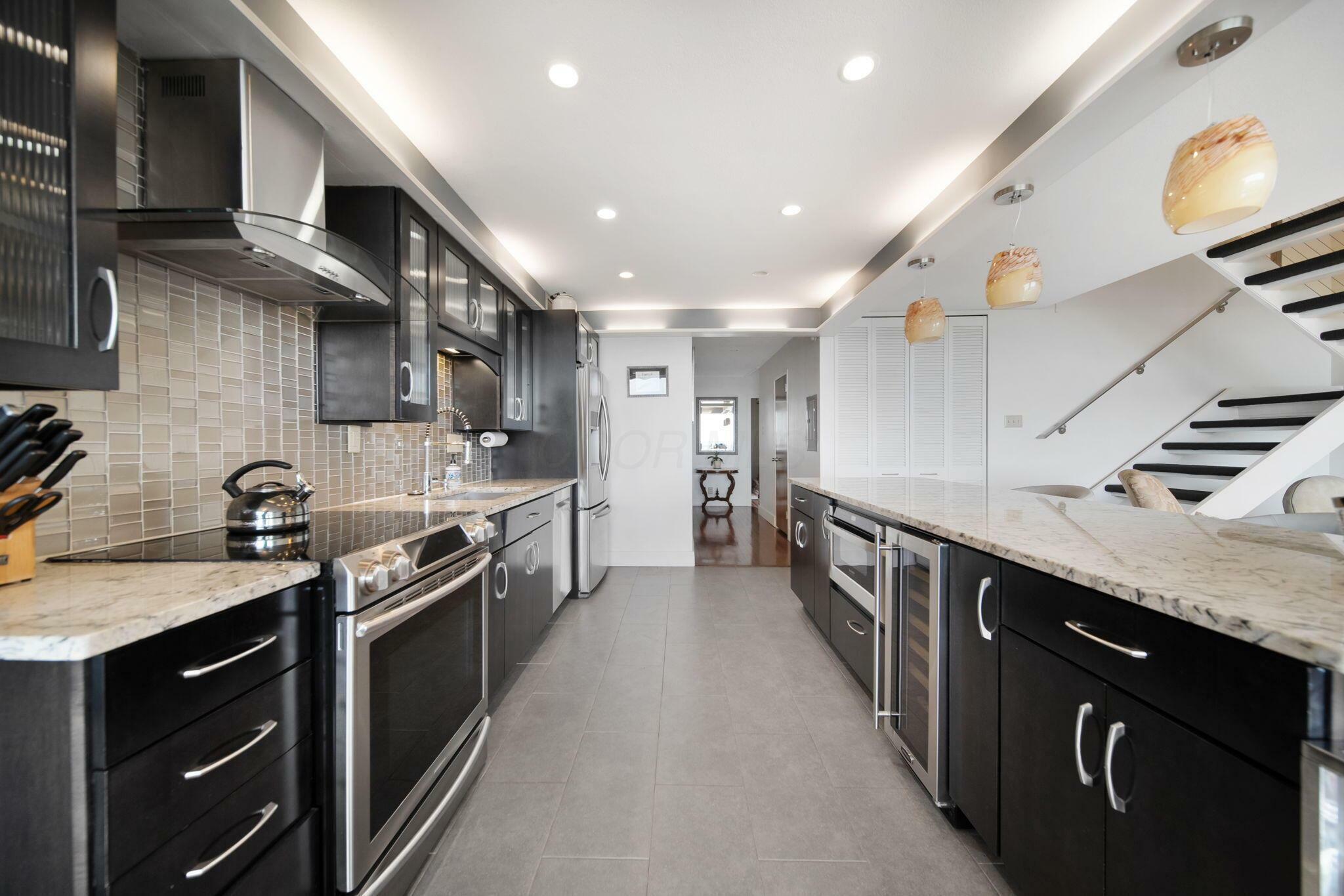 Property Photo: 1000 Urlin Avenue OH 43212