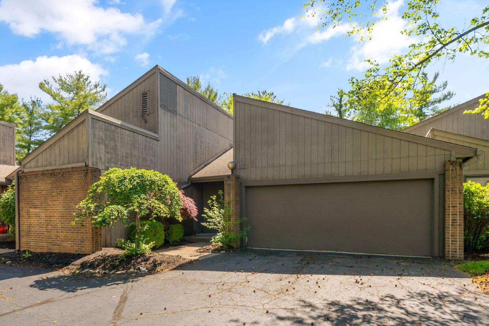 Property Photo:  1624 Coppertree Lane  OH 43232 