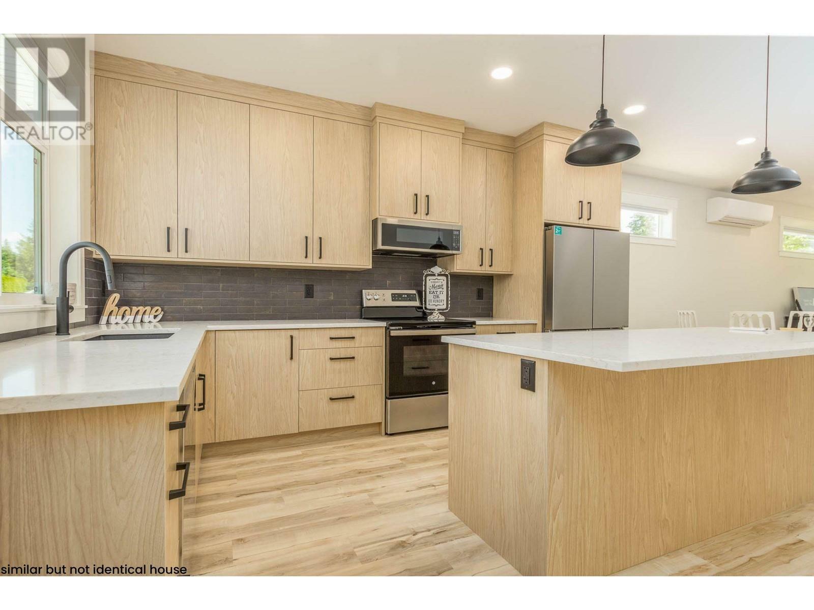 Property Photo: 2374 6 Avenue Southeast BC V1E 0H1