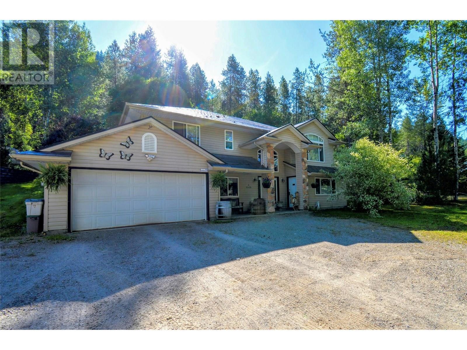 Property Photo: 610 Strathmore Avenue BC V0H 1J0