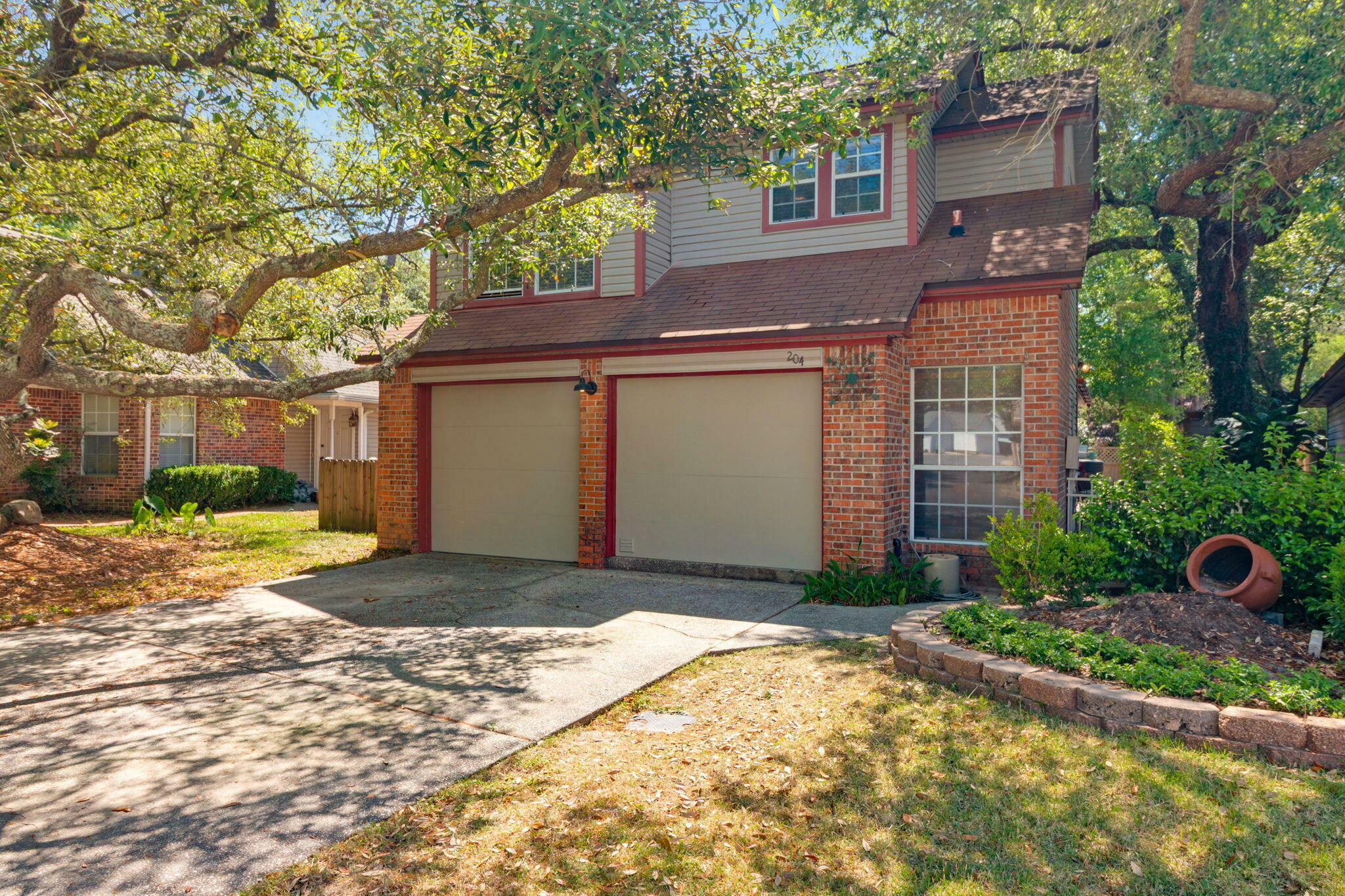 Property Photo: 204 Parkwood Circle FL 32578