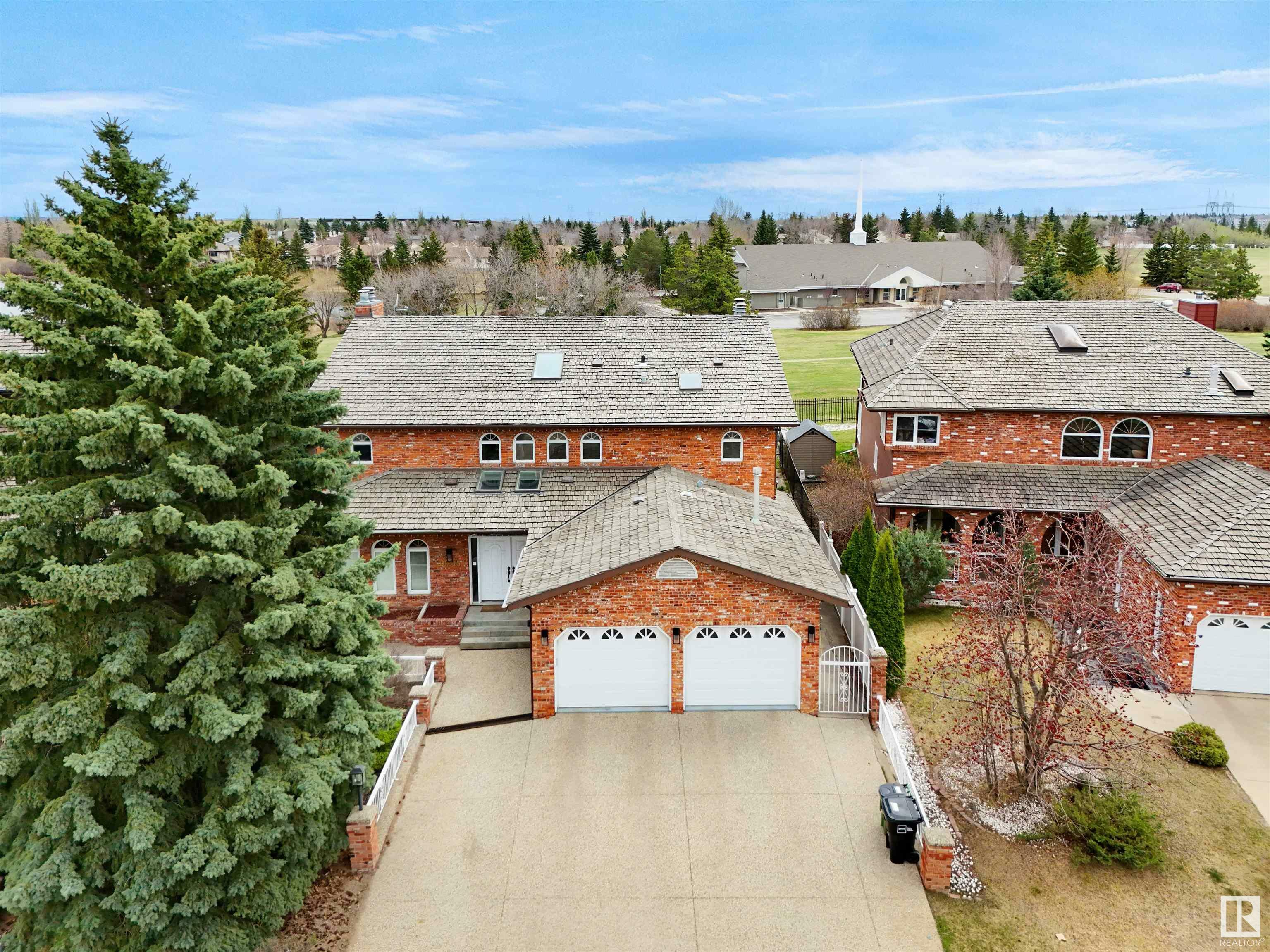 Property Photo: 10815 Bearspaw NW AB T6J 5E1