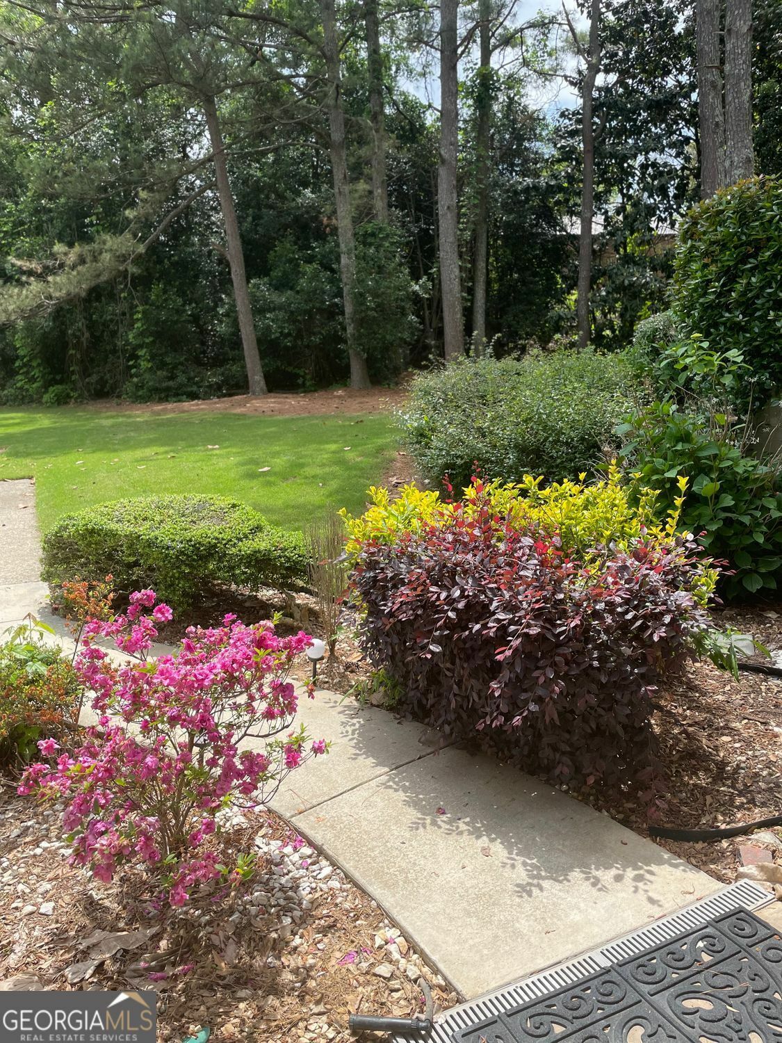 Property Photo: 6431 Oakleaf Way GA 30260
