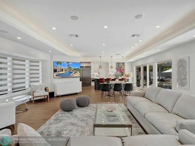 Property Photo: 2590 NE 43rd St FL 33308