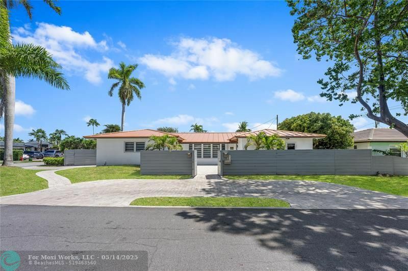 Property Photo:  2590 NE 43rd St  FL 33308 