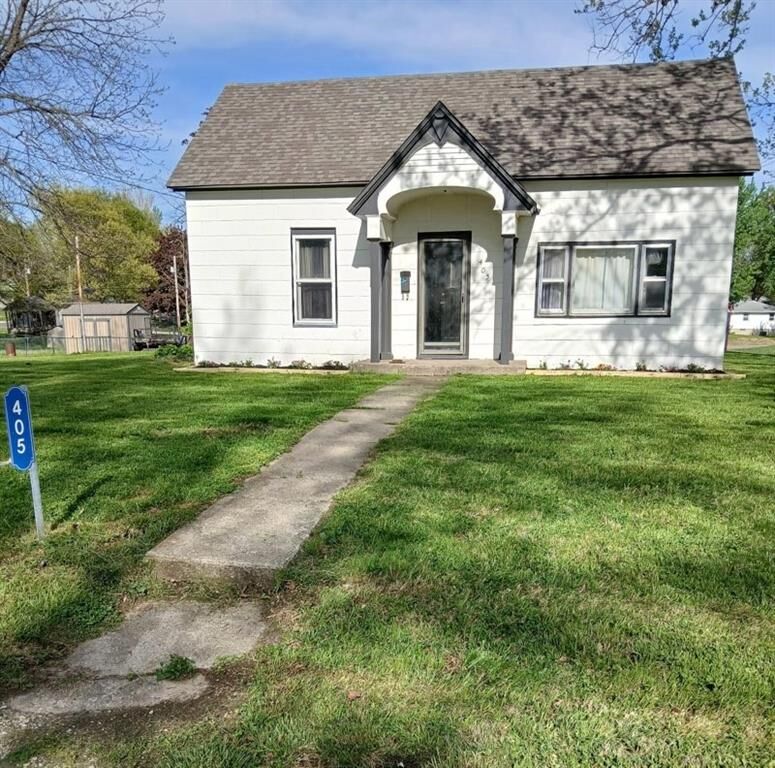 Property Photo:  405 S Walnut Street  MO 64477 
