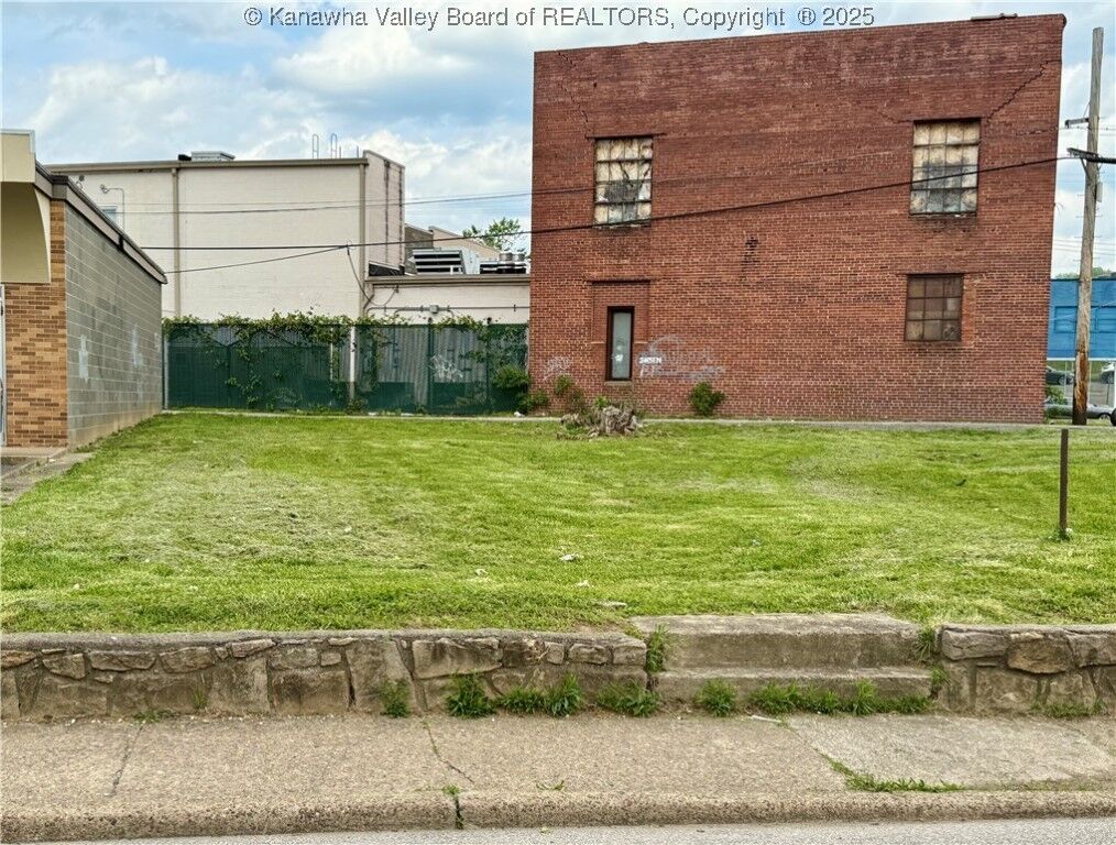 Property Photo: 610 Central Avenue WV 25302