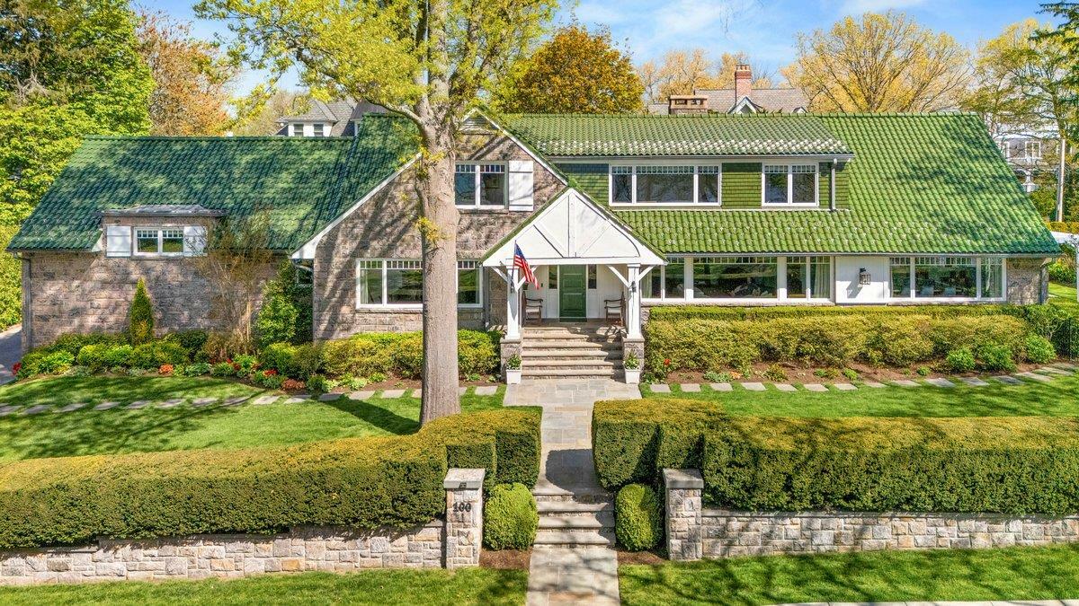 Property Photo: 100 Park Avenue NY 10538