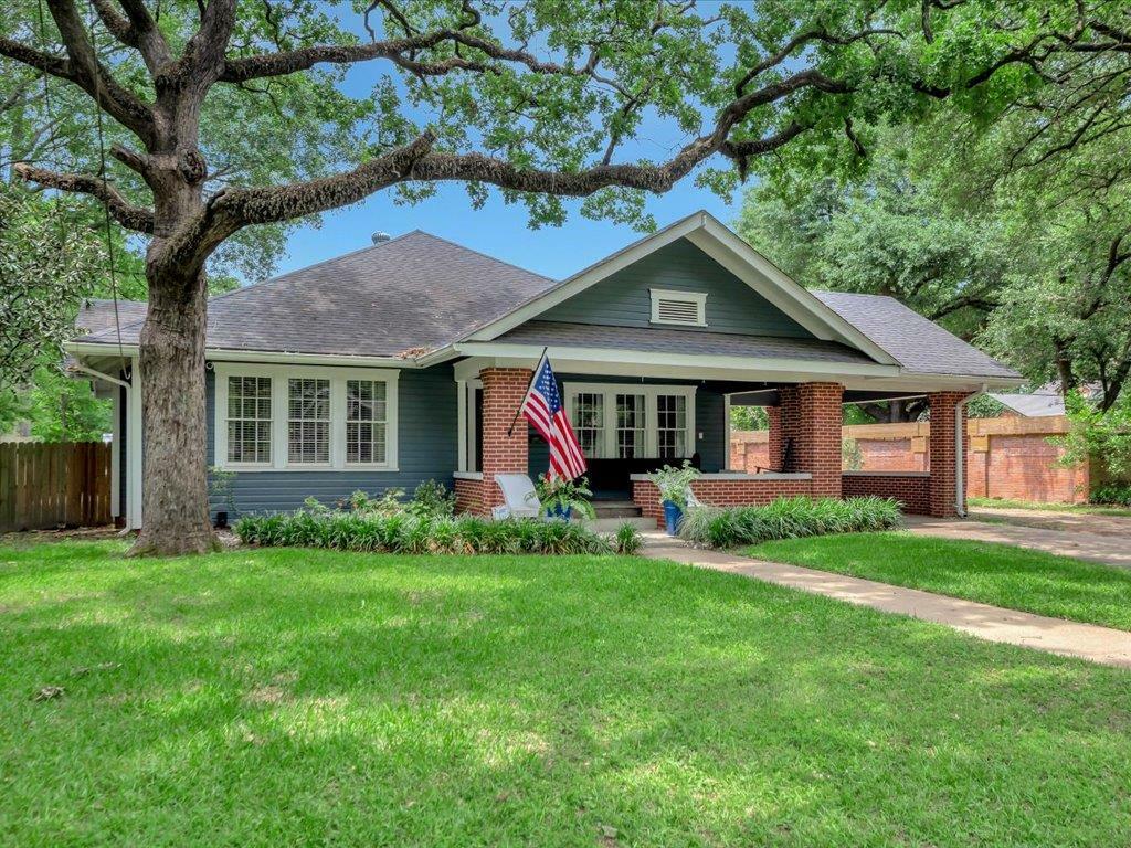 914 South Raguet Street  Lufkin TX 75904 photo