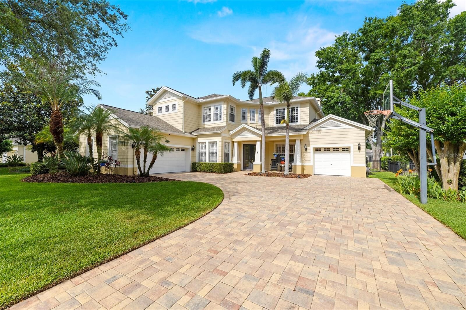 Property Photo: 2207 Climbing Ivy Drive FL 33618