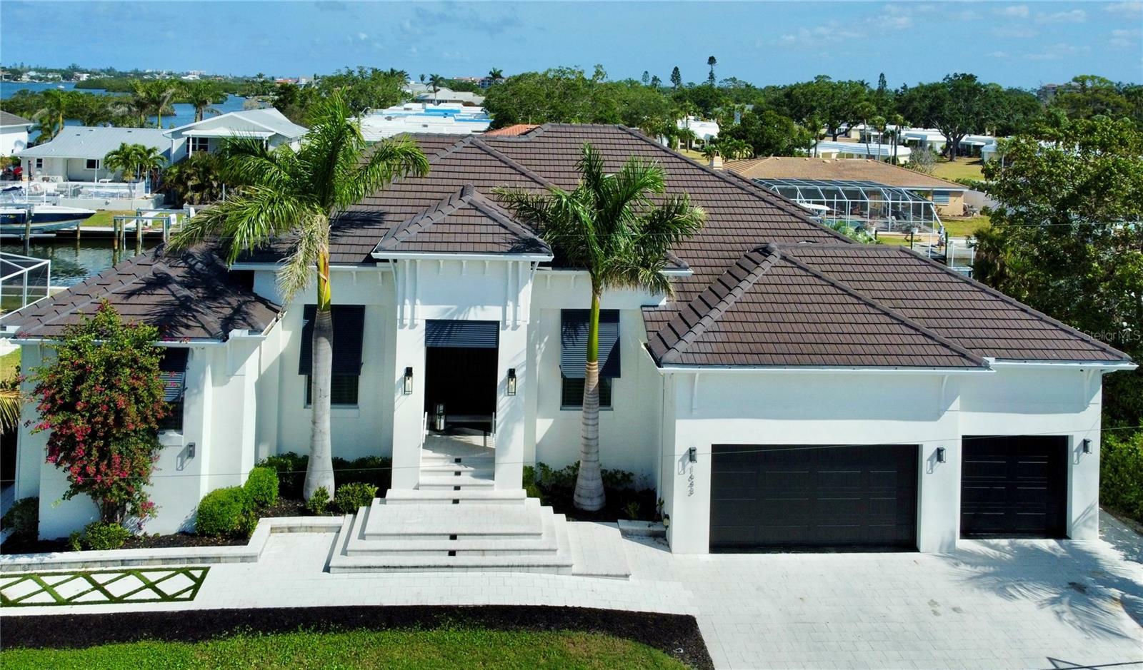 Property Photo: 1643 Stanford Lane FL 34231