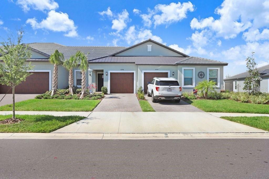 Property Photo: 10998 Gable Dig Loop FL 33576
