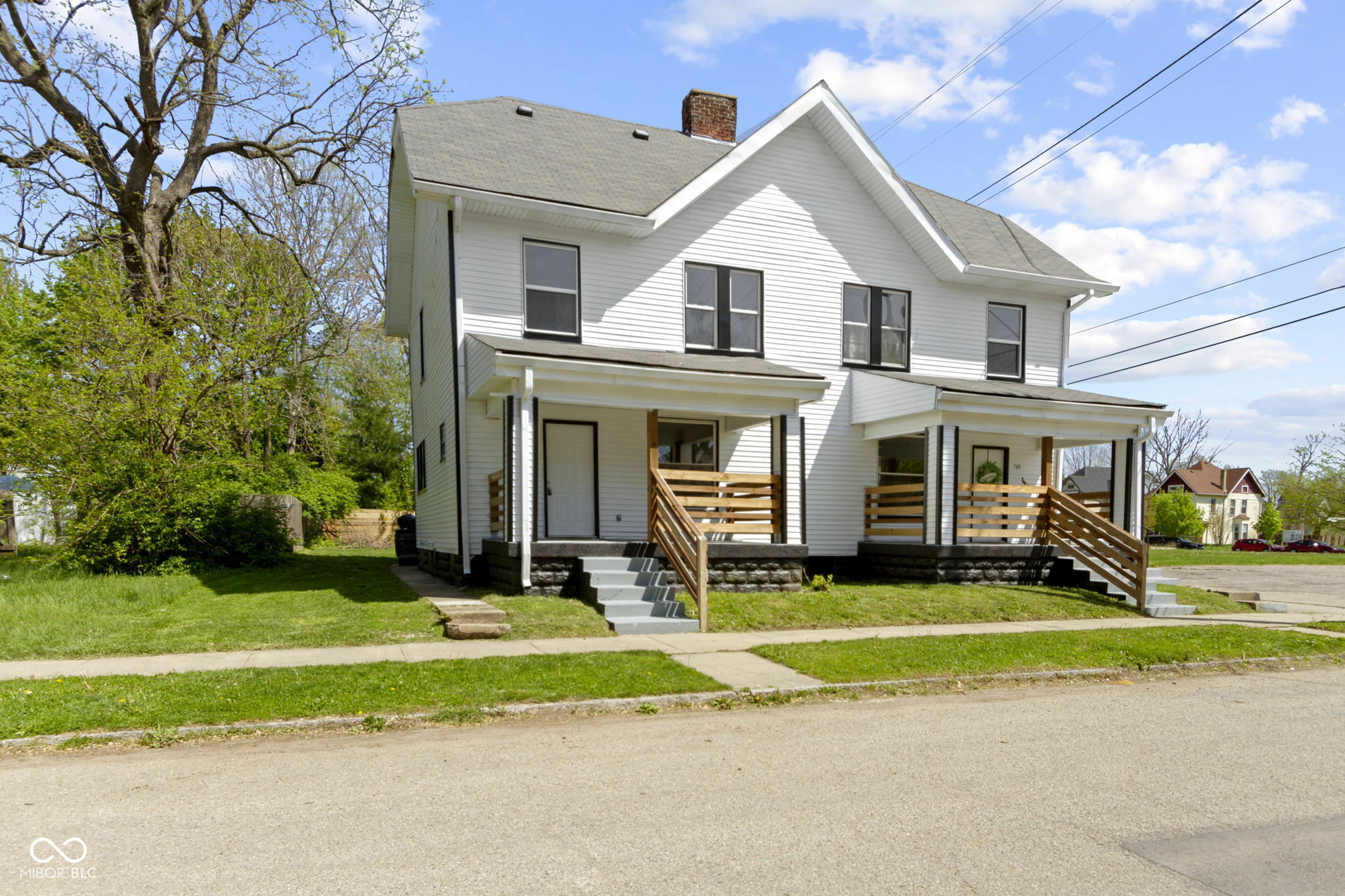 Property Photo: 716 E 27th Street IN 46205