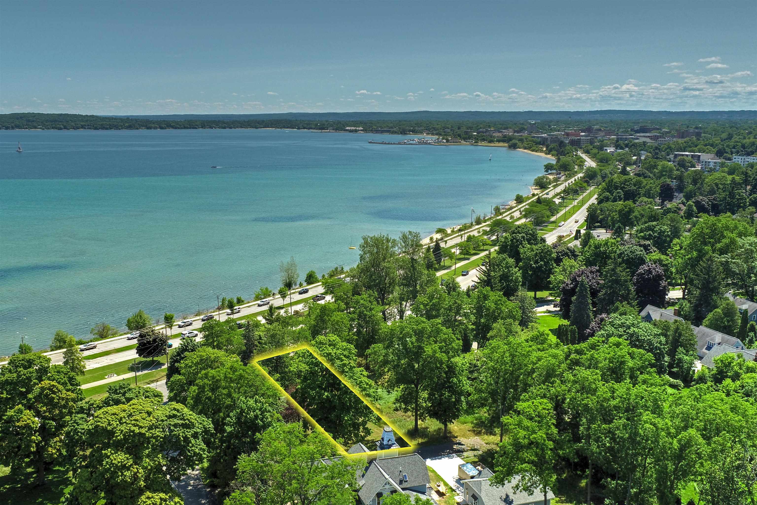 1133 Bay Street  Traverse City MI 49684 photo