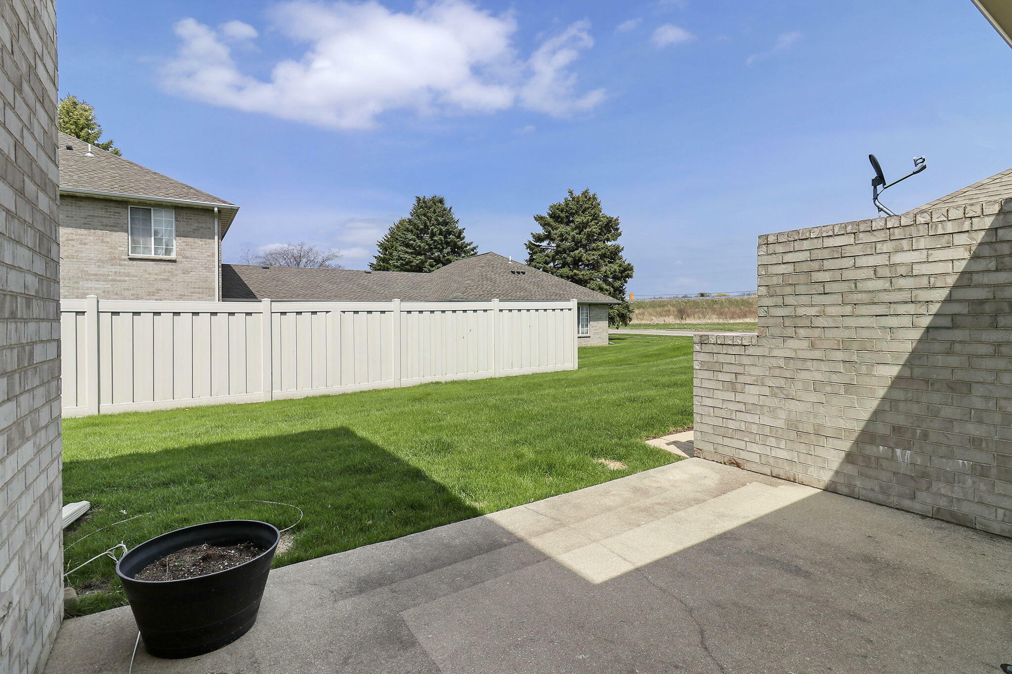 Property Photo: 604 E Market St 103 WI 53121