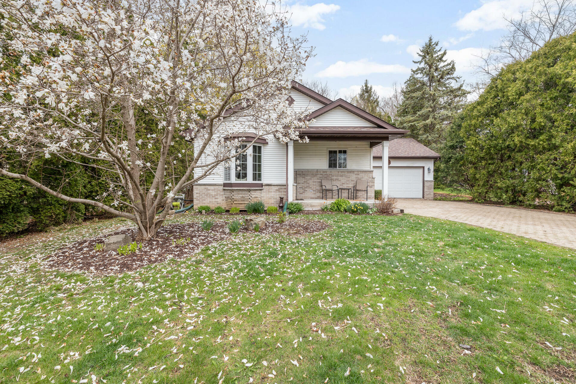 Property Photo: 204 North Ave WI 53098