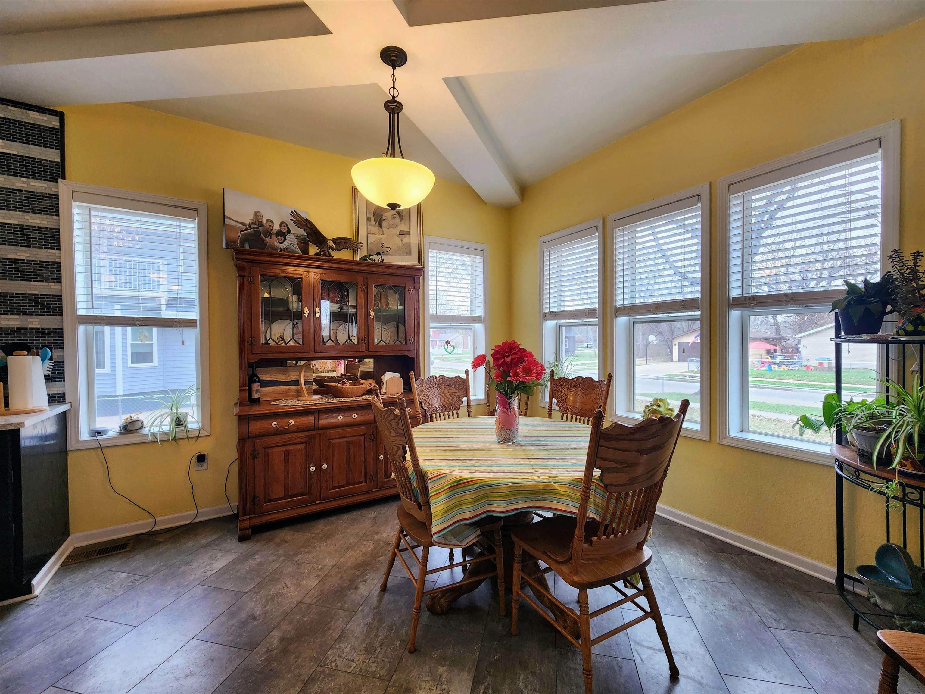 Property Photo: 916 4th Ave NW ND 58703