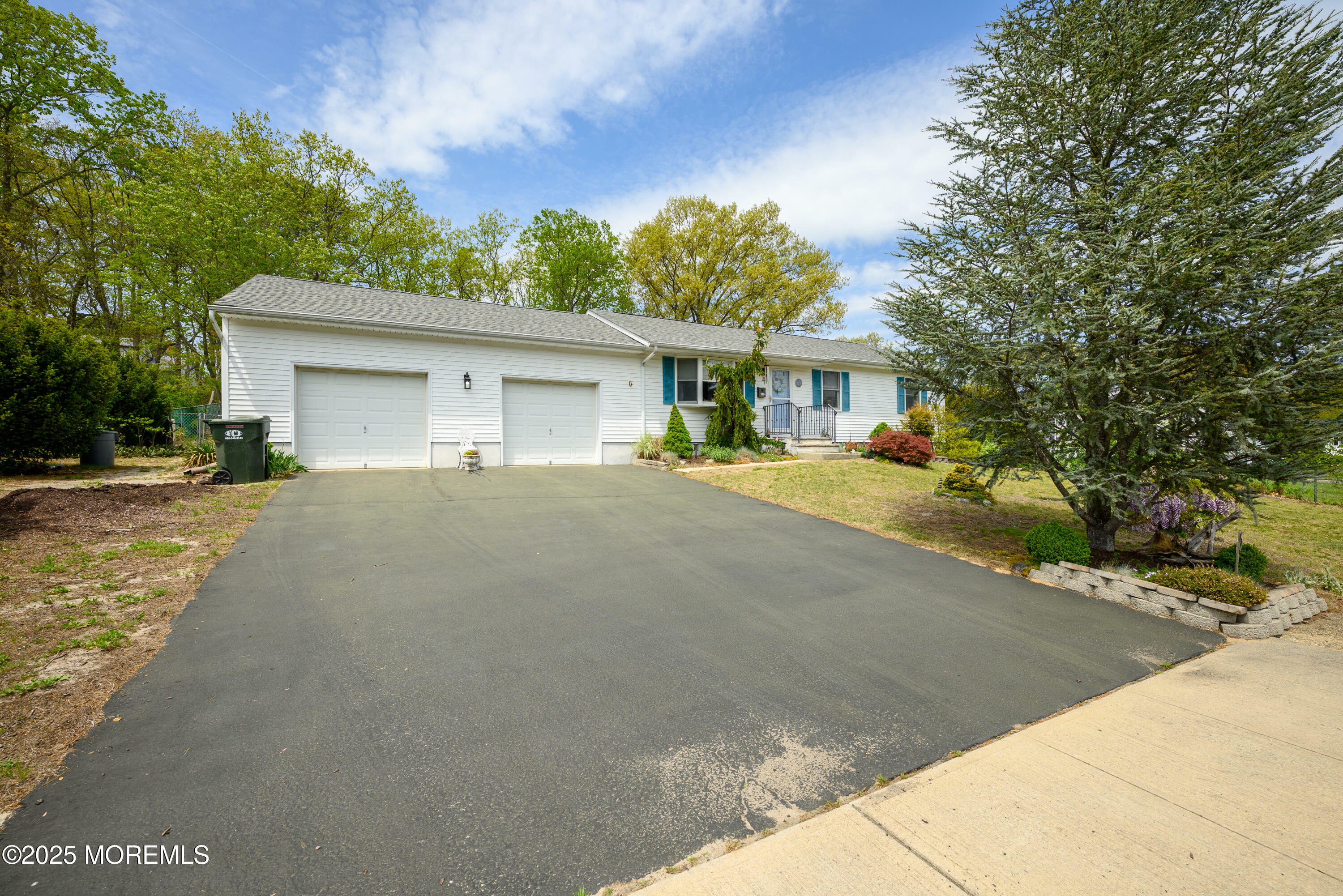 5 Darien Circle  Howell NJ 07731 photo