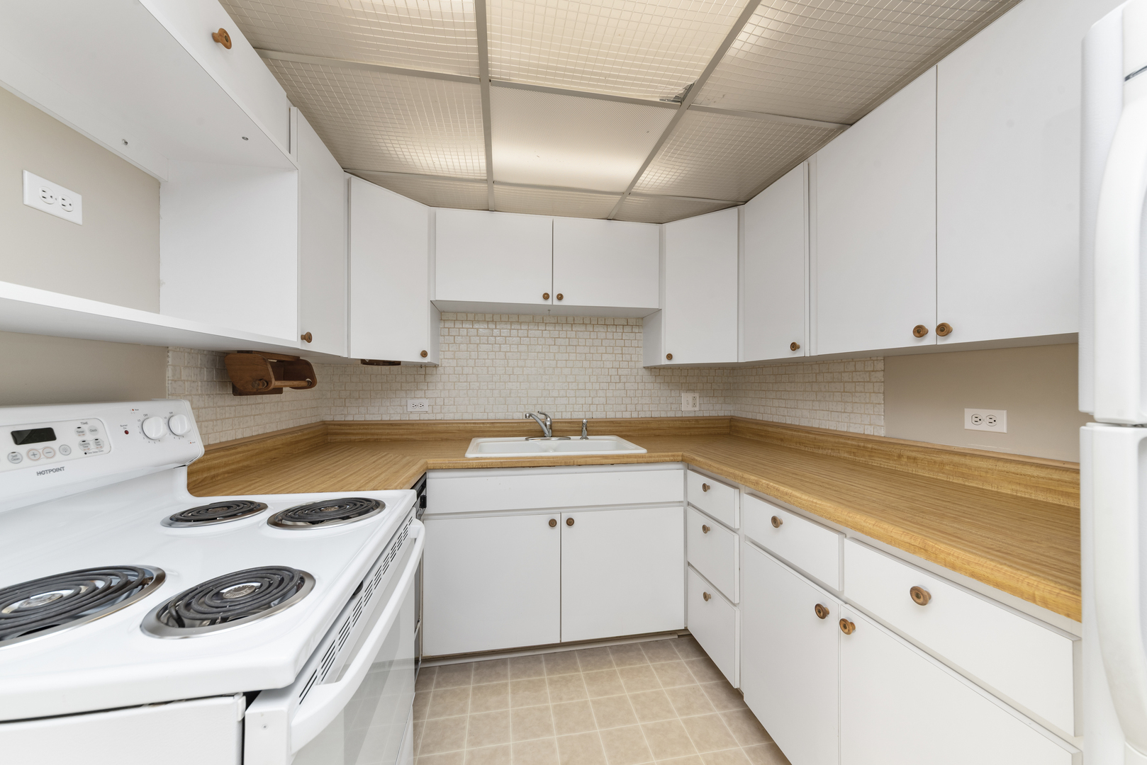 Property Photo: 2900 Maple Avenue 18C IL 60515