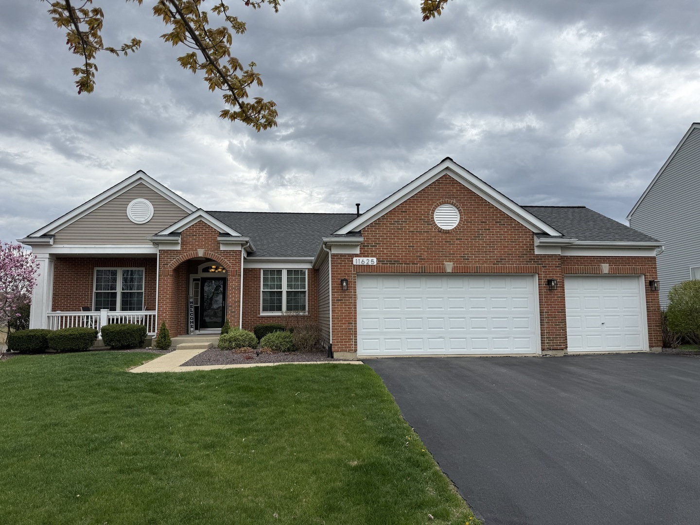 Property Photo: 11625 Heritage Meadows Drive IL 60585