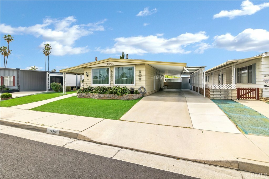 Property Photo: 1725 W Johnston Avenue CA 92545