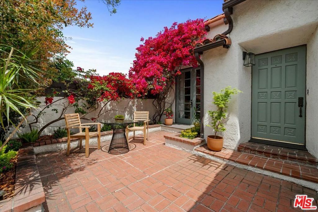 Property Photo:  3074 Lake Hollywood Drive  CA 90068 