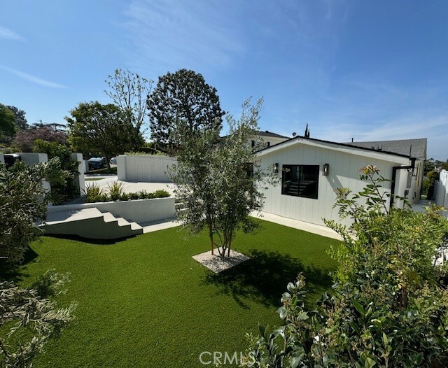 Property Photo: 13817 Valley Vista Boulevard CA 91423