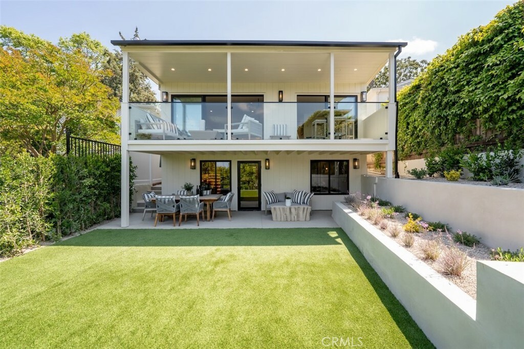 Property Photo: 13817 Valley Vista Boulevard CA 91423
