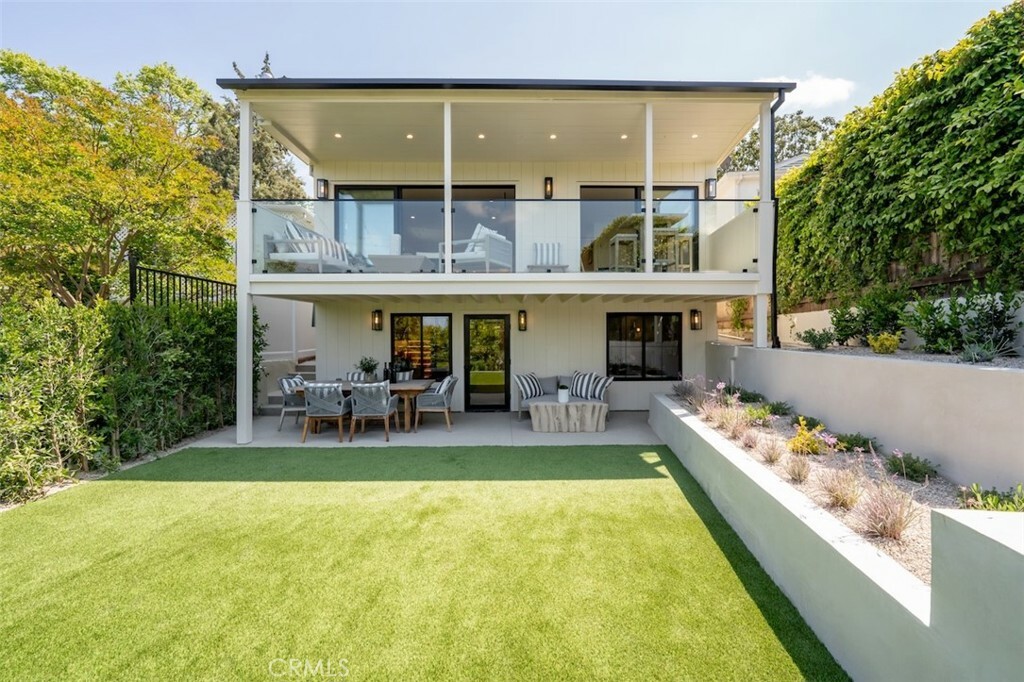 Property Photo: 13817 Valley Vista Boulevard CA 91423