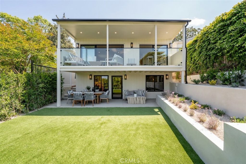 Property Photo: 13817 Valley Vista Boulevard CA 91423