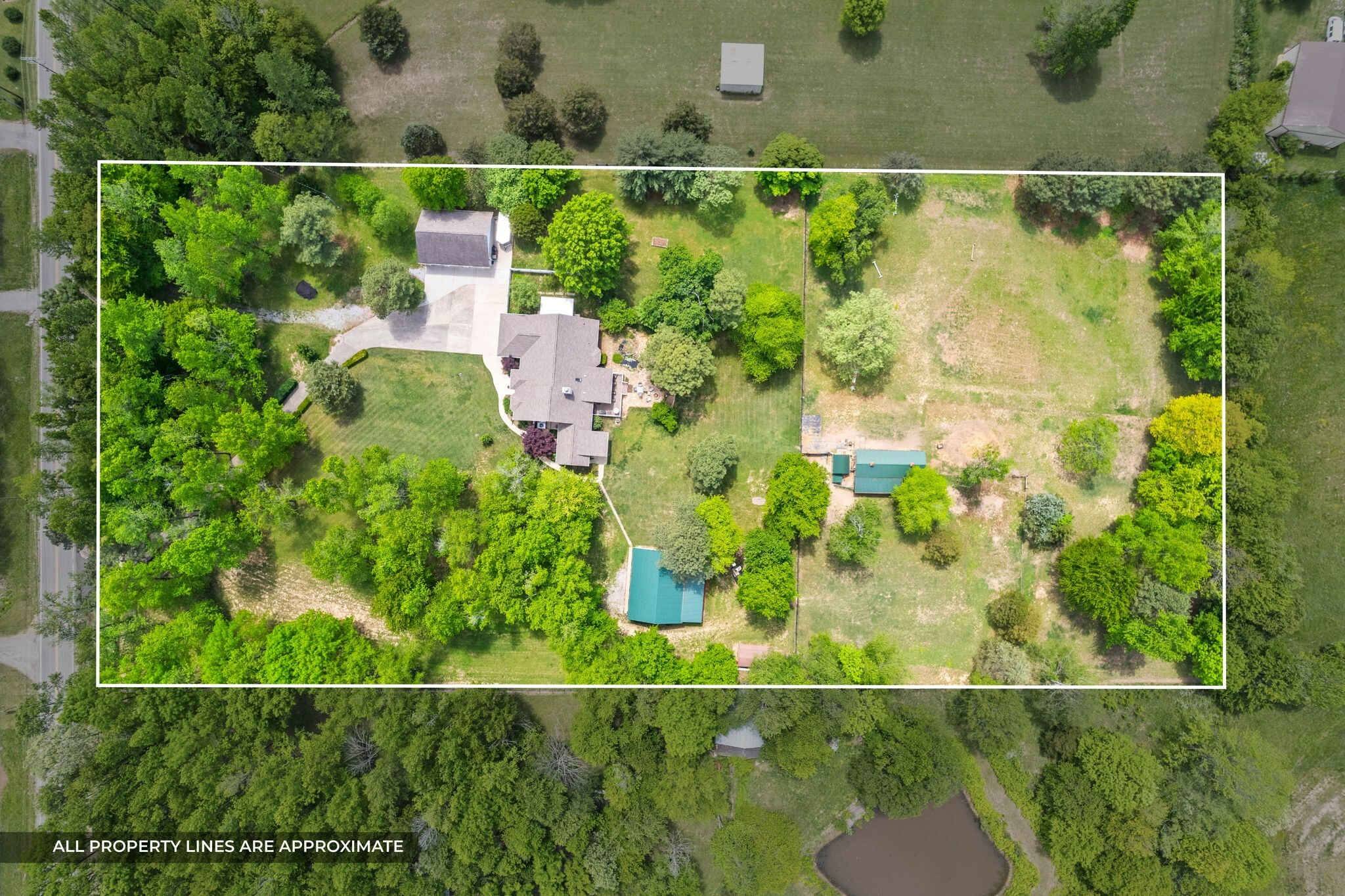 Property Photo: 2614 Lake Rd TN 37191
