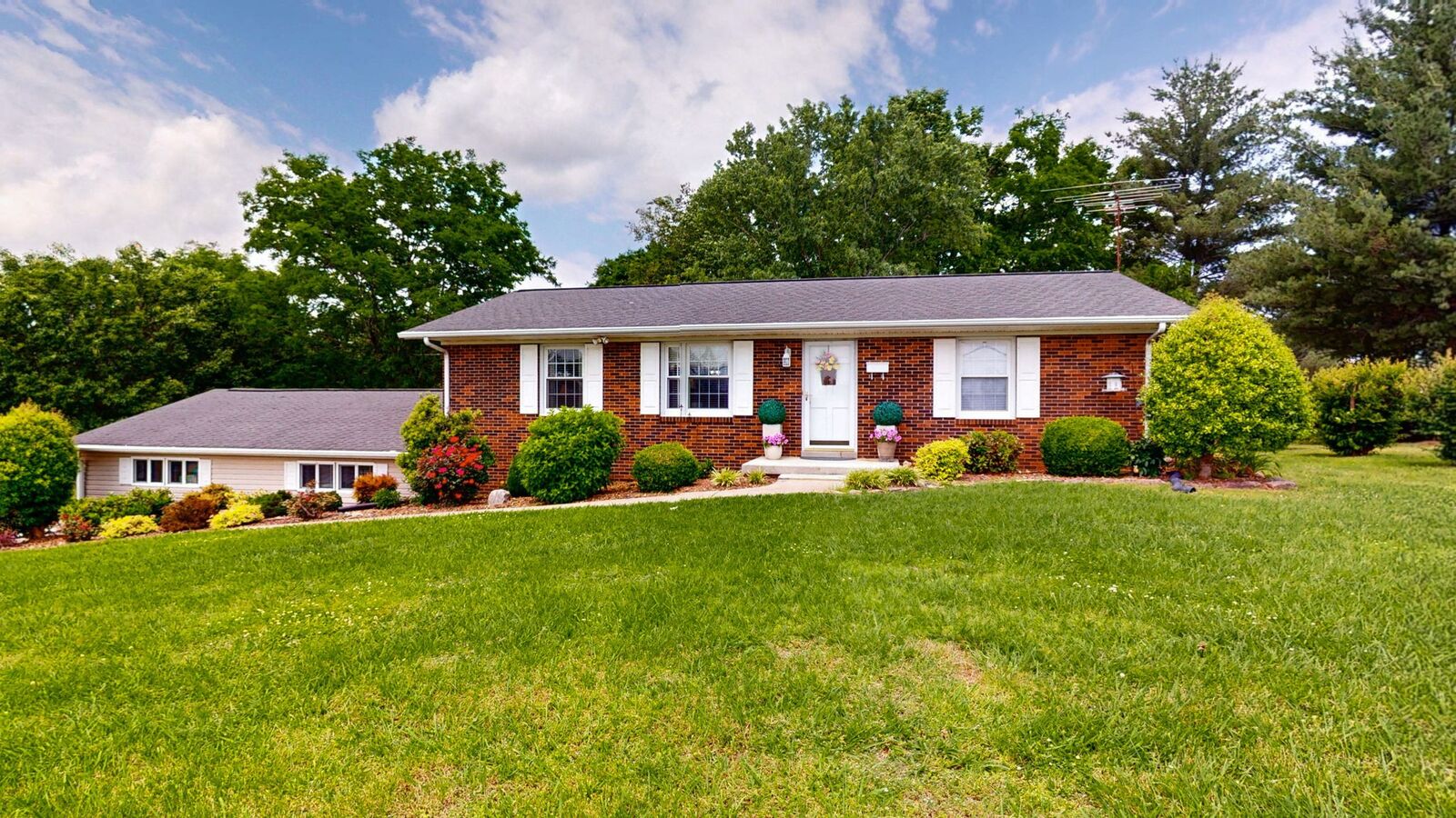 Property Photo: 903 River Ranch Rd TN 37160