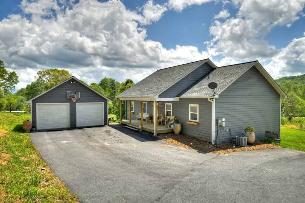 Property Photo: 198 Ivy Knob Lane NC 28904