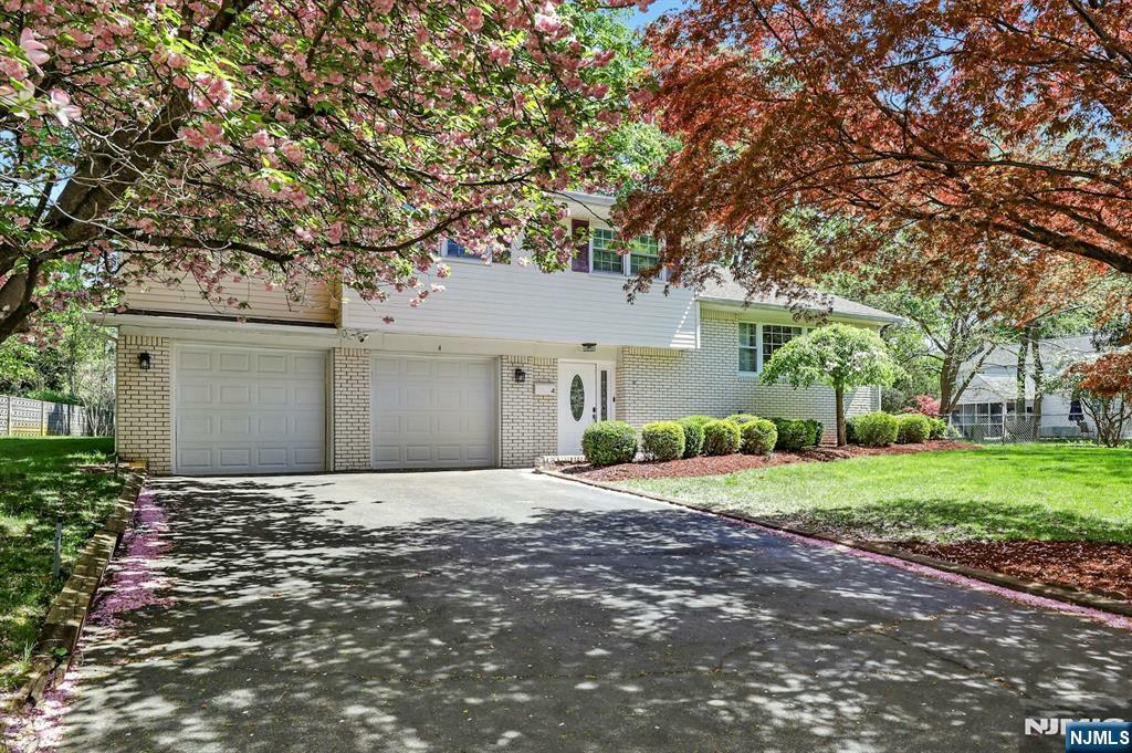 Property Photo: 4 Gramercy Lane NJ 07642
