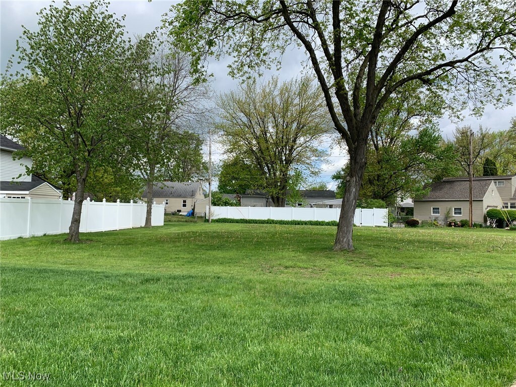 Property Photo: 950 W River Road N OH 44035