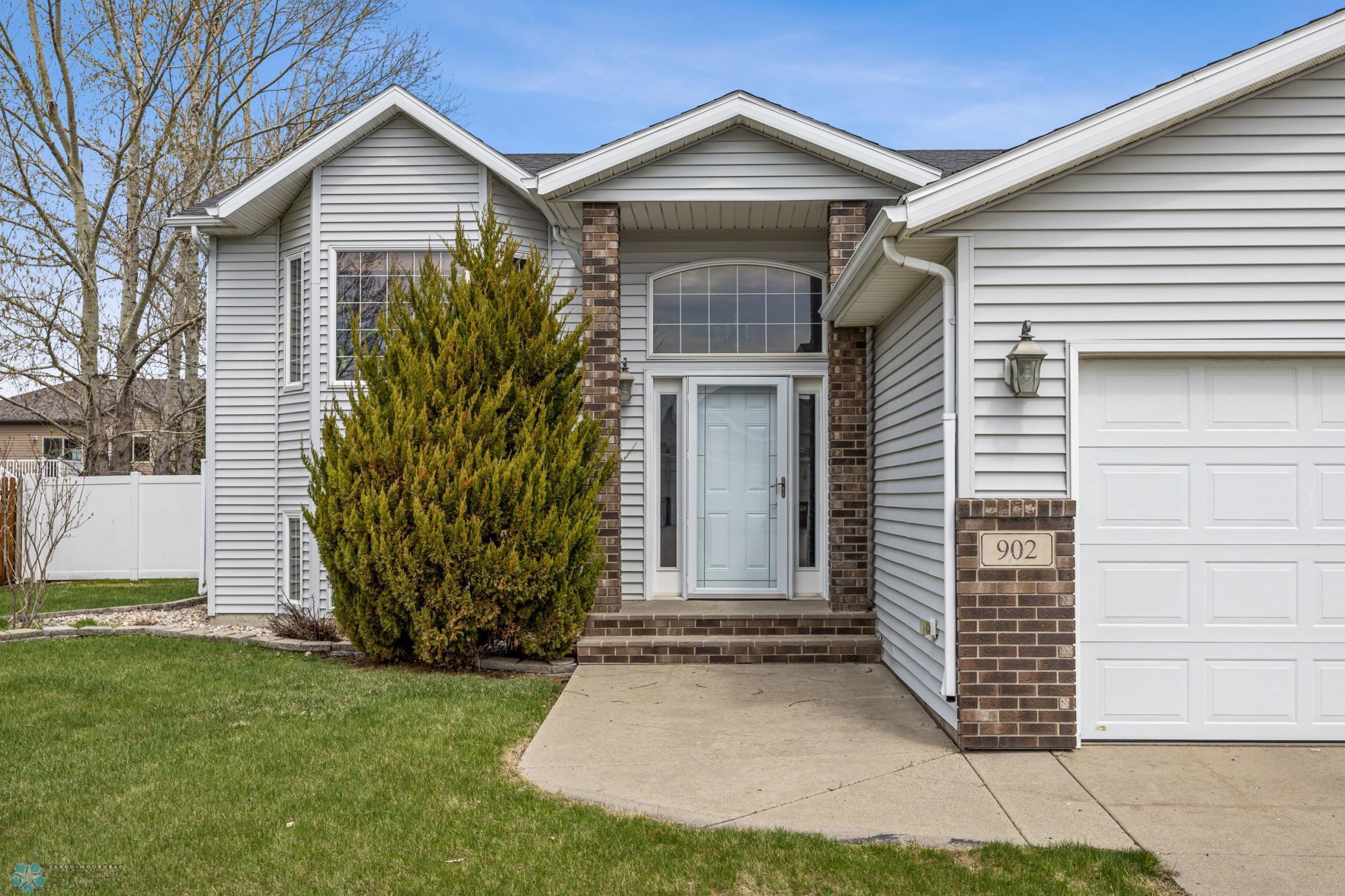 Property Photo: 902 Parkway Drive ND 58078