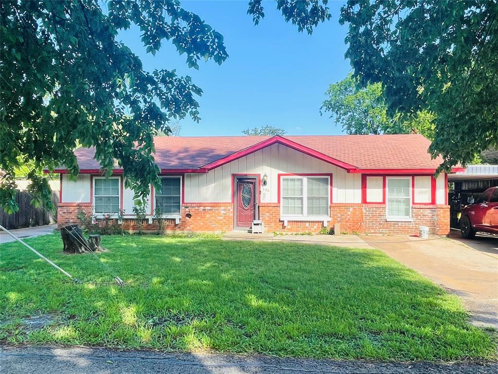 Property Photo: 104 W Adkins Street TX 75159
