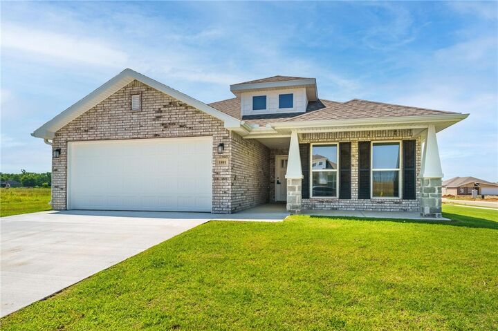 Property Photo:  1801 Edwards Street  AR 72751 