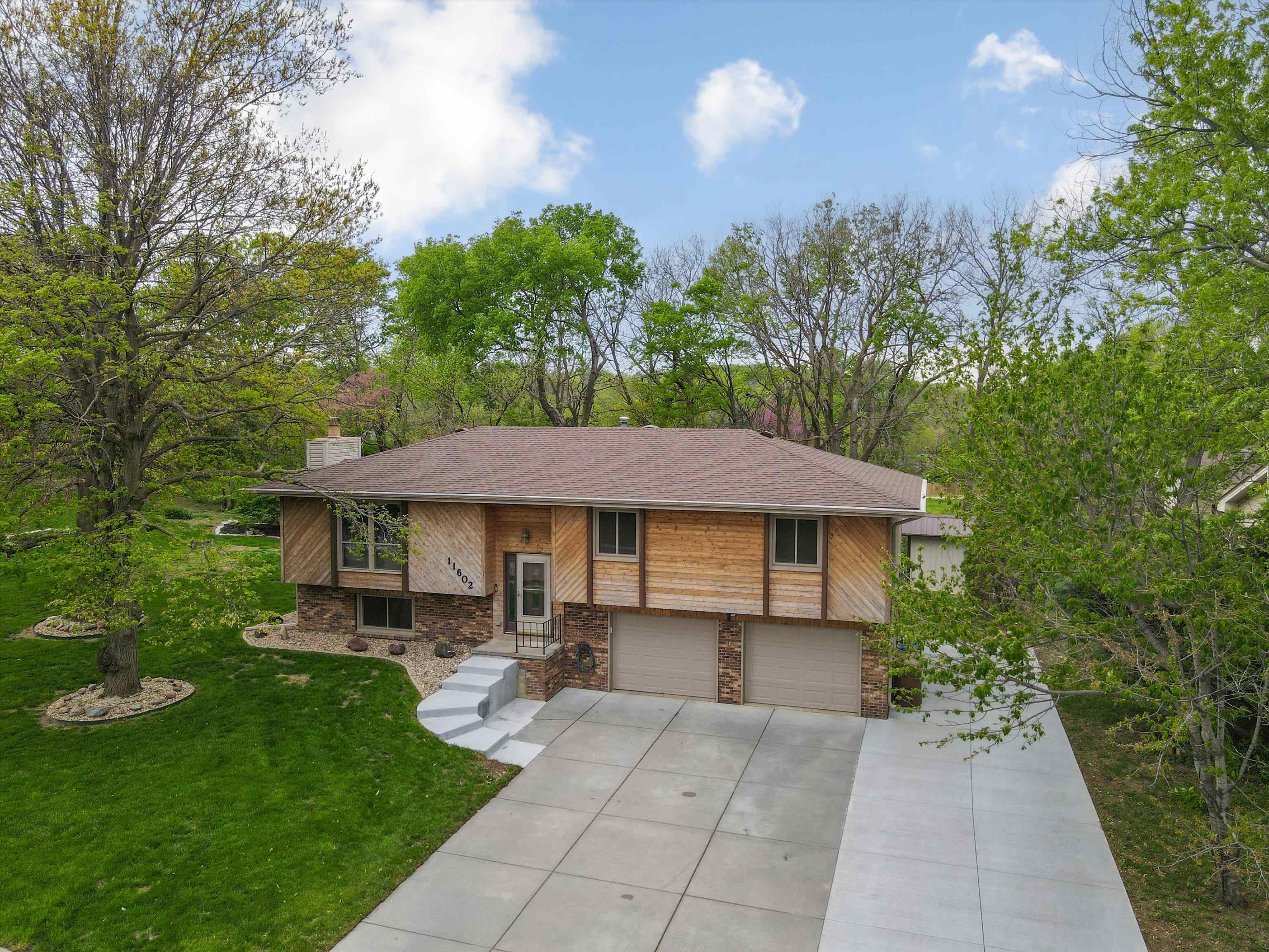 Property Photo: 11602 S 39 Street NE 68123