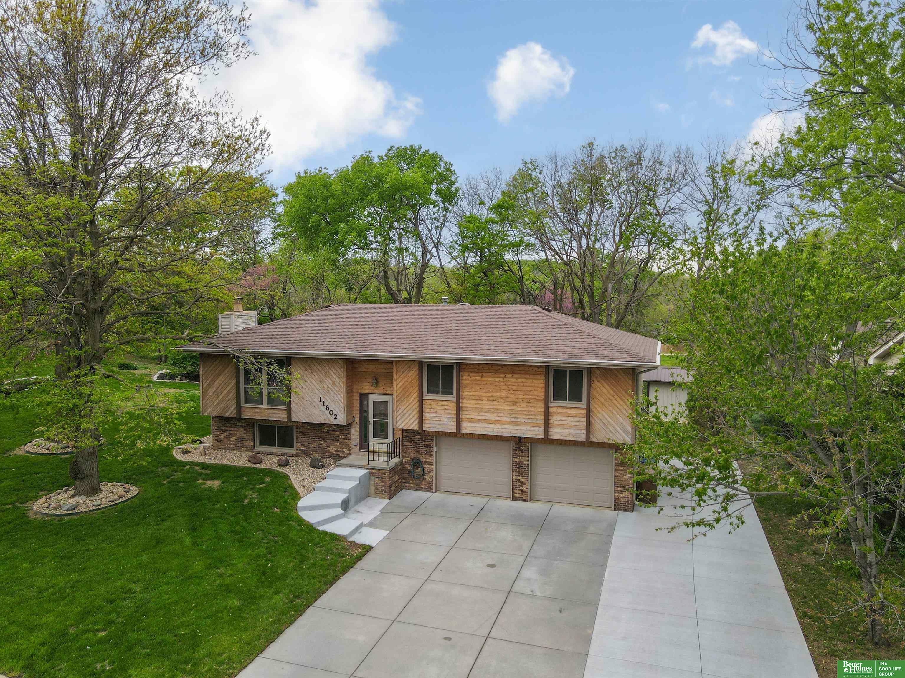 Property Photo: 11602 S 39 Street NE 68123