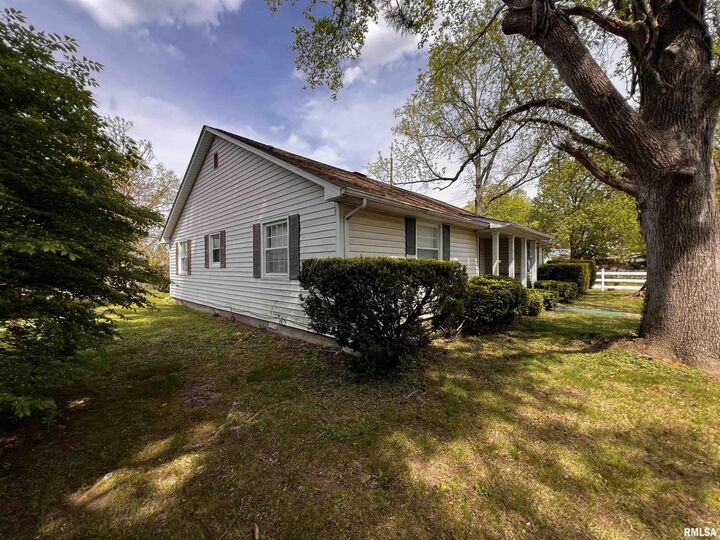 Property Photo:  810 E 7th Street  IL 62801 