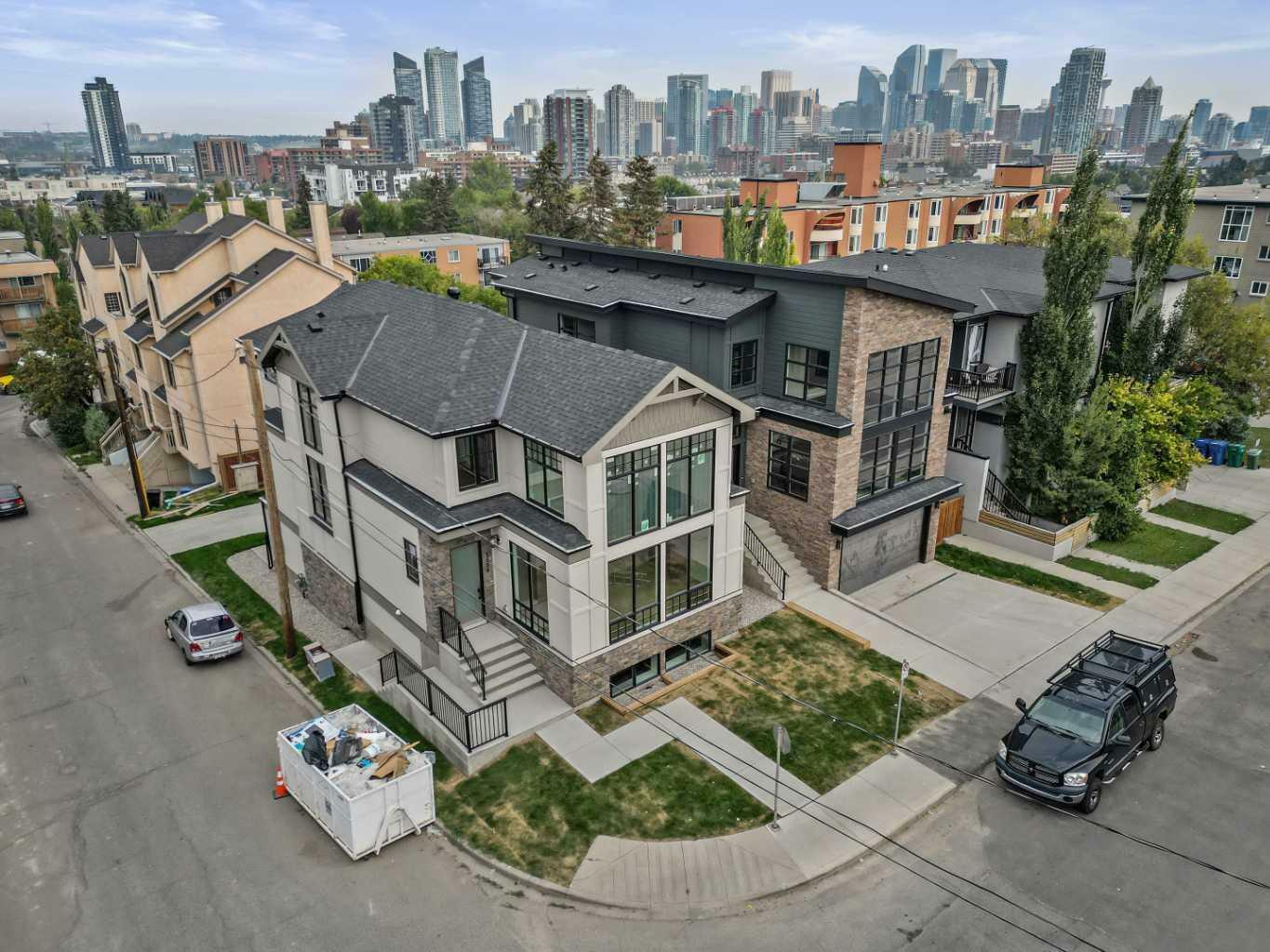 Property Photo:  1516 22 Avenue SW  AB T2T 0R5 