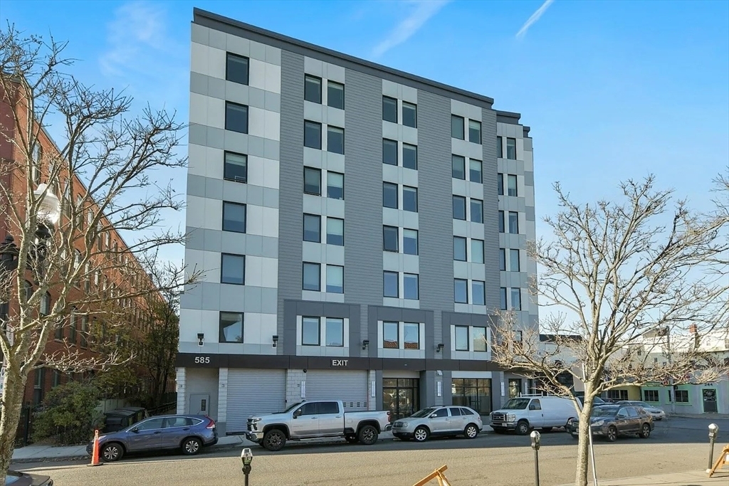 Property Photo: 585 Essex St 523 MA 01901