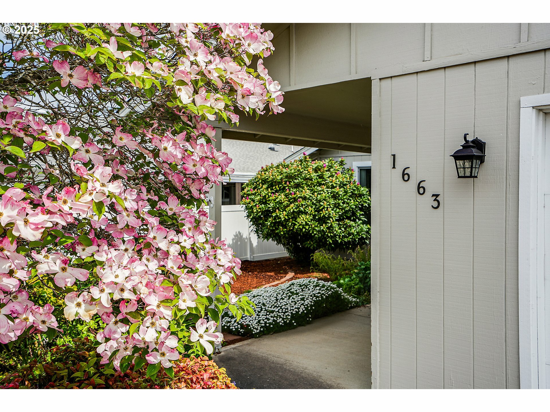 Property Photo: 1663 Sunrise Cir NW OR 97304
