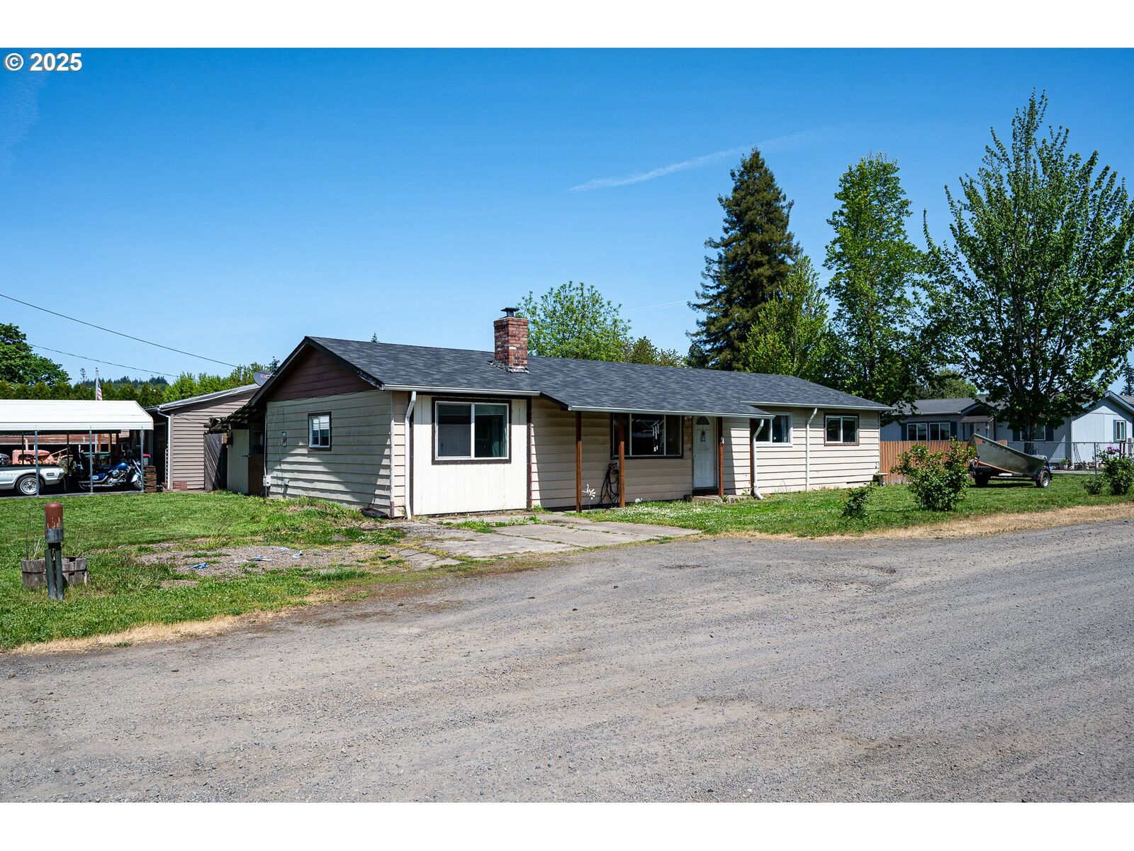 Property Photo:  400 Church St  OR 97101 