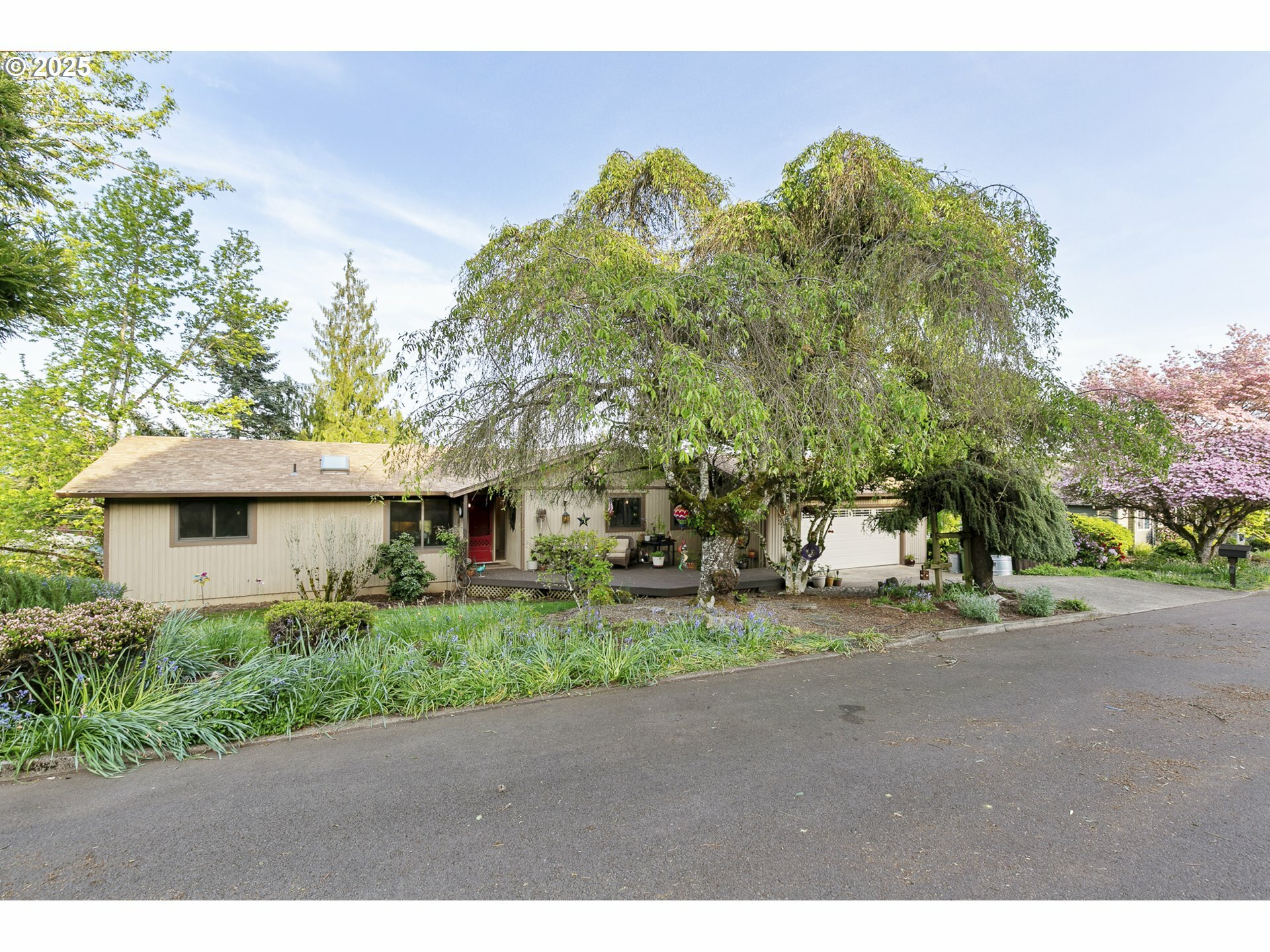 Property Photo: 225 NW Brier Ave OR 97115