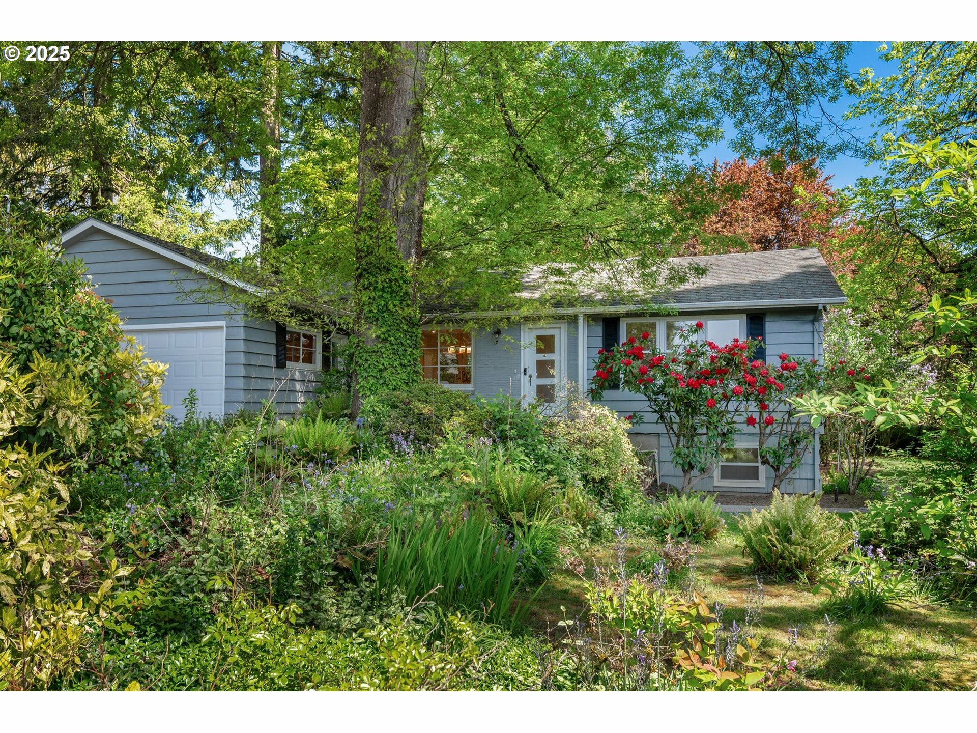 Property Photo: 3830 SW Ridgewood Ave OR 97225