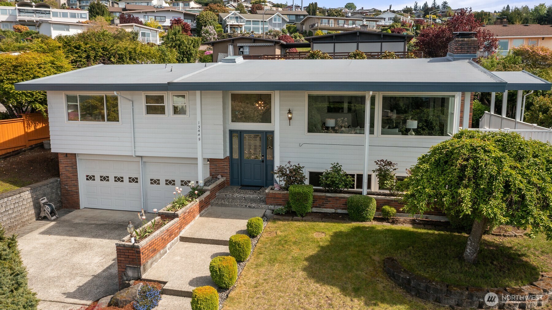 Property Photo: 13445 SE 43rd Street WA 98006