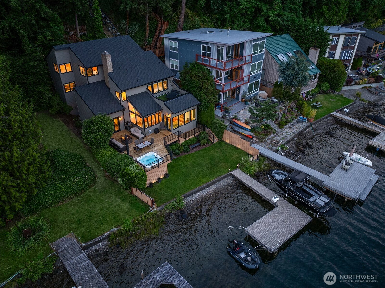 Property Photo: 2002 W Lake Sammamish Parkway NE WA 98052